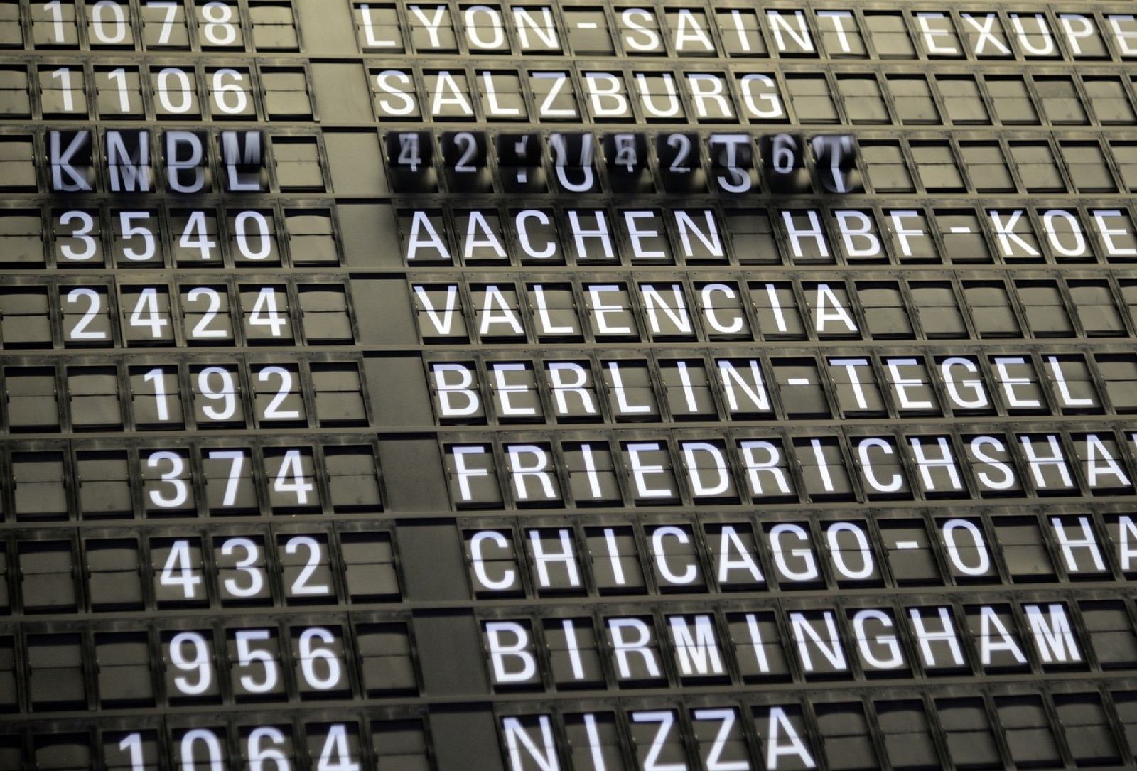Split-flap airport departures board listing European destinations
